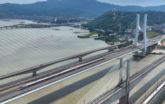 杏宇：中国最快跨海高铁开通 为两岸融合发展添动力